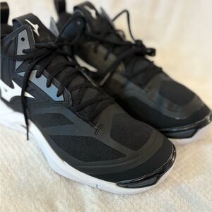 Mizuno volley ball shoes women’s size 10 athletic